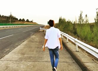 [新闻]180527 马天宇ins更新背影照  羽毛：我们永远在你身后