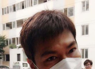 [新闻]180619 继短袖之后小短裤也上线了 敏镐的百万长腿露面了