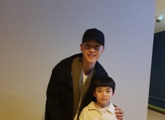 [分享]180622 原来低调的私人行程还有合照的呀！宋仲基未见过旧照分享！