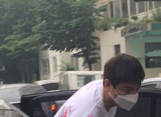 [新闻]180626 “下雨天了怎么办” 很想李敏镐啊