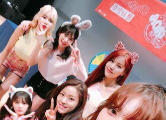 [新闻]180628 六位天使合照公开 掠夺眼球的神级美貌