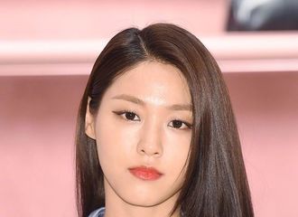 [新闻]180703 雪炫今日出席某高端品牌活动 闪耀全场的发光美貌