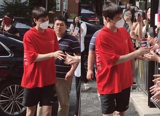 [新闻]180703 今日份额的大萌 红色阳光小少年的既视感