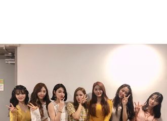 [分享]180707 “我们都比剪刀手不告诉咚咚” 没想到这个系列还在继续...
