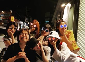 [新闻]180709 前辈请吃饭 还要“戴上”各种小眼镜才行啊