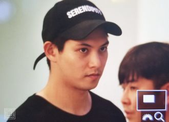 [新闻]180719 CNBLUE李宗泫经由东京机场返韩 少年感恍如隔世