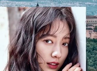 [新闻]180720 《W》8月刊开启新季节 西班牙色彩一样的朴信惠