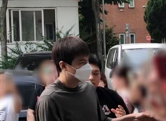 [新闻]180727 炎热的天气李大萌却依旧温柔 夏日份的心动男主角