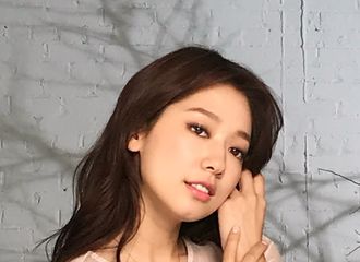 [分享]180729 一种画报两种魅力 漂亮且自然的信惠最好看