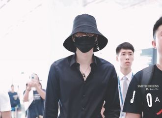 [新闻]180729 ONER全员现身北京机场 新专辑造型保密引好奇