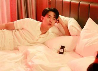 [新闻]180802 李正信的画报人生 展现作为模特的威严