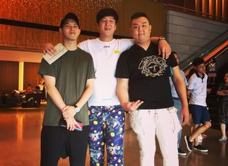 [新闻]180806 宗泫疑似明天入伍 与好友合影照片公开