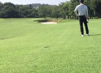 [分享]180809 拍戏前的最后闲暇时光好好享受吧 捕捉一个新鲜的高尔夫欧巴