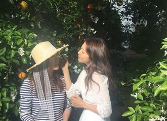 [新闻]180812 一袭白色长裙的小仙女 信惠变身可爱的化妆师