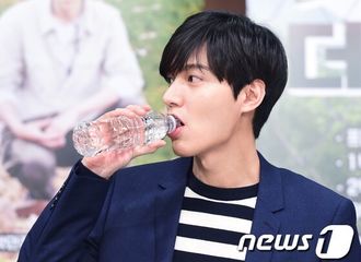 [分享]180816 一天要喝八杯水 跟着李大萌一起“咕咚咕咚”