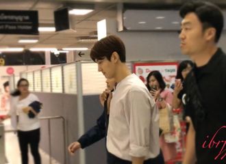 [新闻]180817 东方神起顺利抵达泰国曼谷机场 演唱会要加油！