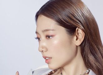 [新闻]180820 某品牌公开朴信惠宣传照三张 尽显优雅+知性+高贵气质