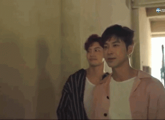 [分享]180823 看见女高中生就害羞躲在哥哥身后 沈昌珉你才是高中生吧！