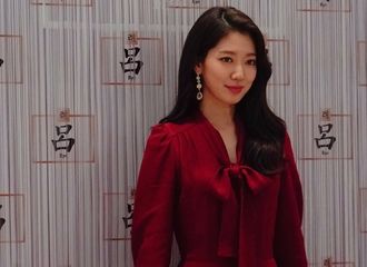 [新闻]180828 活动现场的朴信惠美颜捕捉 状态百分百的朴演员