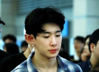 [新闻]180831 MonstaX今日经由仁川前往越南 睡眼惺忪的七位懵懵