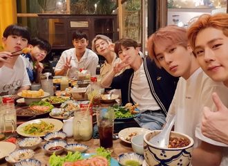 [新闻]180902 “越南美食&韩国帅哥”MonstaX大型聚餐现场公开