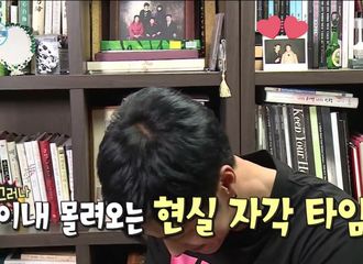 [分享]180908 郑允浩暖心的细节 东方神起合照在书架上收藏