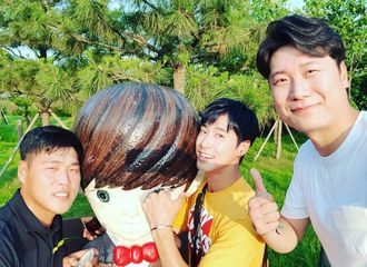 [新闻]180909 重返故乡探访母校 瑜卤允浩和朋友们度过了愉快的一天
