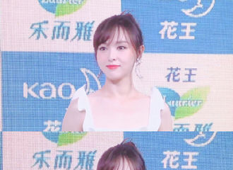 [新闻]180920 唐嫣青春亮相品牌活动 全身上下的每个细胞都让人满分心动