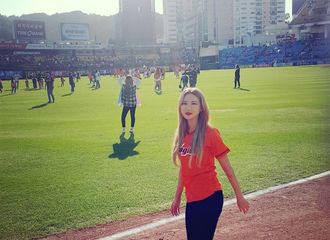 [分享]180922 棒球赛场捕捉女神LE 微笑温暖撩人