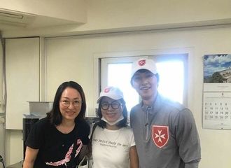 [分享]180926 做公益的脚步不停 宋仲基今日帮忙制作派送便当