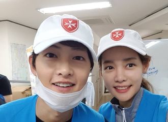 [分享]180927 原来还是天使的后裔！参加爱心活动暖男宋合照再公开