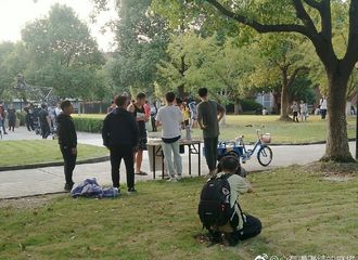 [分享]181002 当胡一天发现小三轮车 好奇心使他又对它下了脚