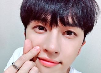[分享]181006 托在焕尼小可爱的福气 今日糖分补充完毕！