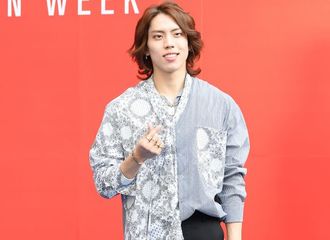 [新闻]181016 “Hi~还是我” 东雨接连出击时装周！