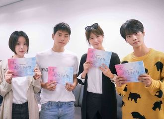 [新闻]181019 《赤月青日》金宣儿-李伊庚-南奎丽-车学沇首次剧本阅读现场“完美配合”
