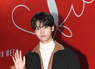 [分享]181020 不亚于模特的优越比例 金元植-车学沇亮相首尔时装周