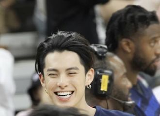 [分享]190126 小太阳王鹤棣出没 他一笑整个世界都亮了