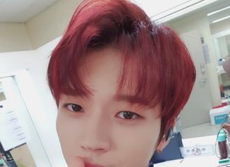 [分享]181103 红发优贤的手指heart更迷人了！ 抓住心脏享受舞台吧