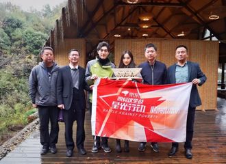 [新闻]181116 好吃到停不下来！杨幂现身“休闲美食之乡”湖南平江助力脱贫攻坚