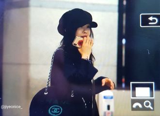[新闻]181126 一大早就很耀眼的美貌 孝敏结束越南综艺拍摄抵达仁川机场