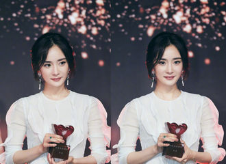 [新闻]181129 杨幂荣获COSMO时尚美丽盛典2018“年度闪耀美丽偶像”大奖
