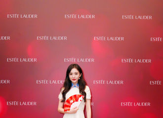 [新闻]181220 杨幂三亚出席品牌活动 白色裙装温柔可人
