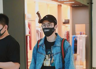 [新闻]181223 王鹤棣结束国外行程回国  机场look尽显潮男范儿