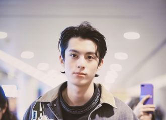 [新闻]190110 王鹤棣上海飞襄阳 是机场上最酷的崽！
