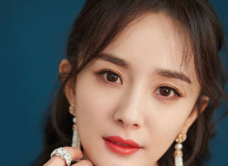 [新闻]190111 杨幂微博之夜造型公开 黑色纱裙高贵典雅宛若美人鱼