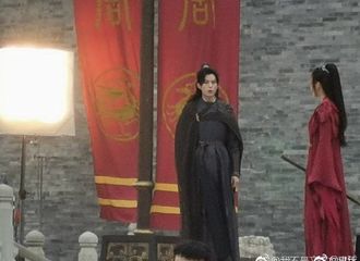 [新闻]190114 网友偶遇王鹤棣拍戏 路透图宁缺少爷颇有大侠风范 