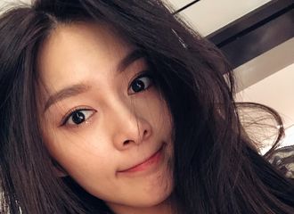 [新闻]190117 寒风习习也要出门遛狗 傅菁直呼太冷了