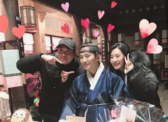 [分享]190125 俊昊《妓坊公子》剧组庆生现场 古装少爷扮相公开