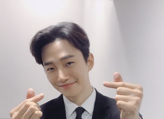 [分享]190127 看到了双手笔芯的温暖俊昊 HOTTEST内心充满了力量