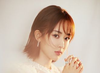 [新闻]190128 杨紫2018年的成绩单非常亮眼，堪称娱乐圈“优秀员工”